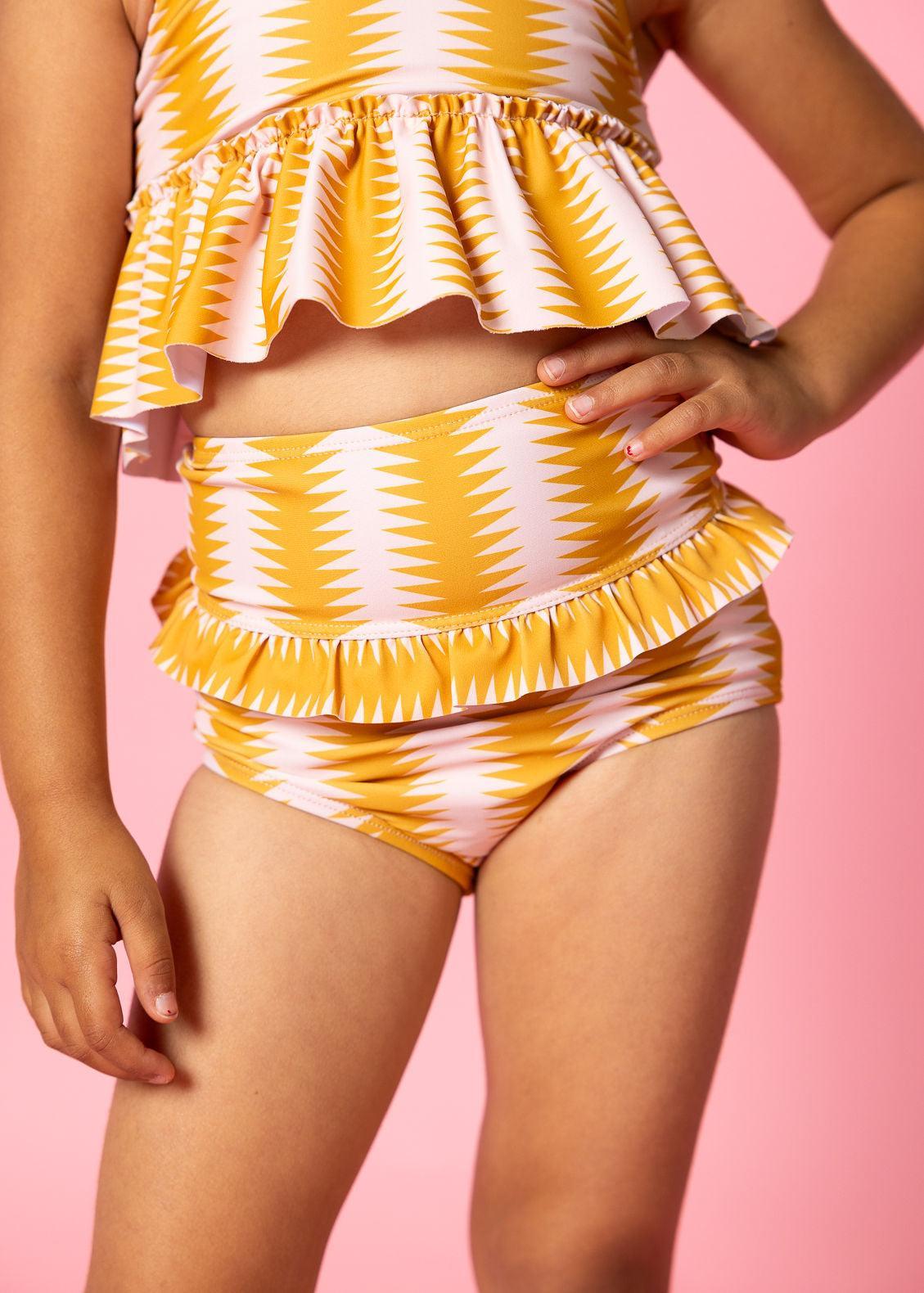 kortni jeane ruffle around top